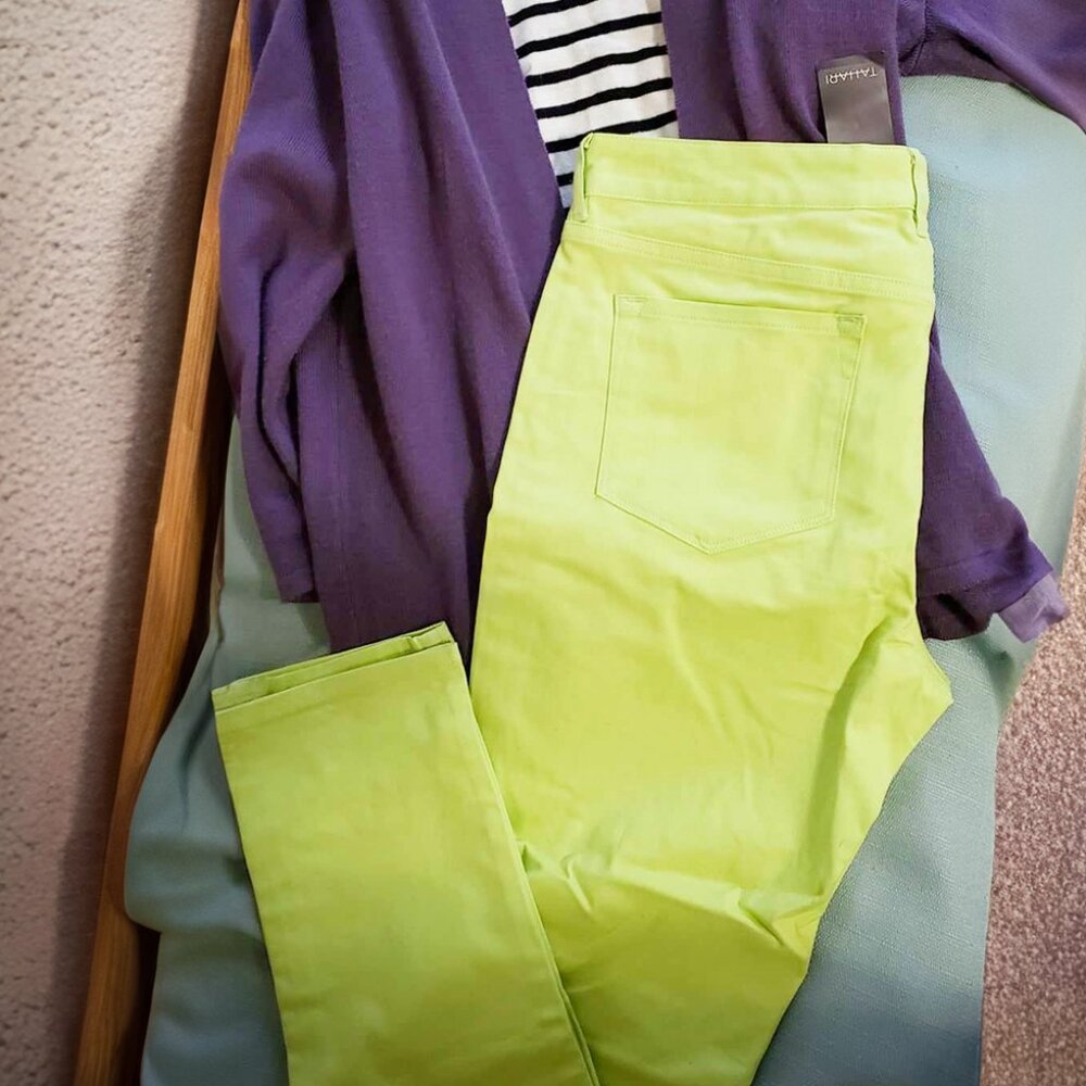 Tahari Arlene Pant in Sharp Green